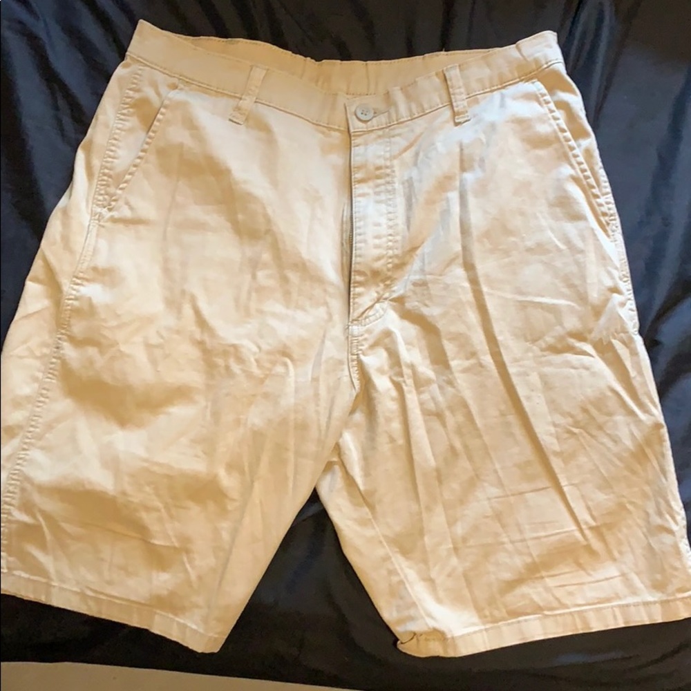 Wrangler 34/34 khaki shorts